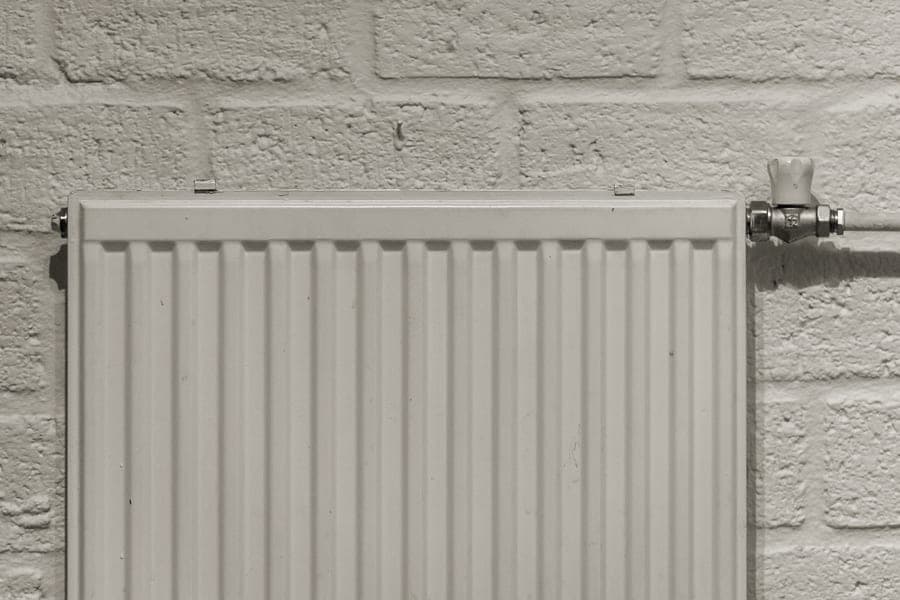 A submersible aquarium heater of the type described - a stand-in for the Fluval P25 Submersible Heater, 25W, not a photograph of this model